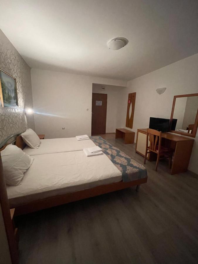 Family Hotel Aqua Равда Екстериор снимка
