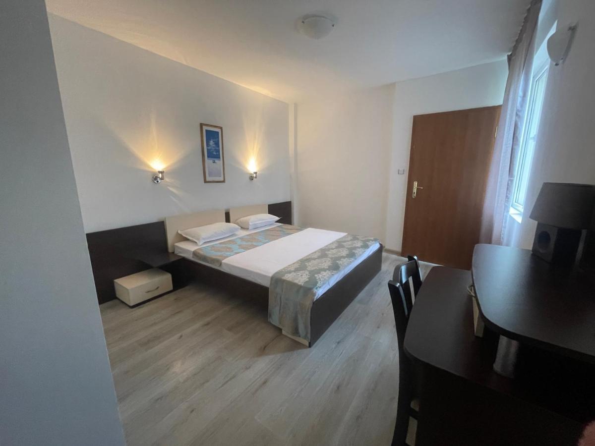 Family Hotel Aqua Равда Екстериор снимка