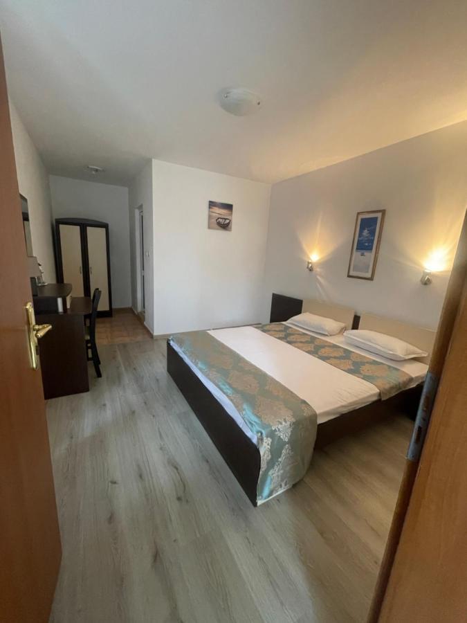 Family Hotel Aqua Равда Екстериор снимка
